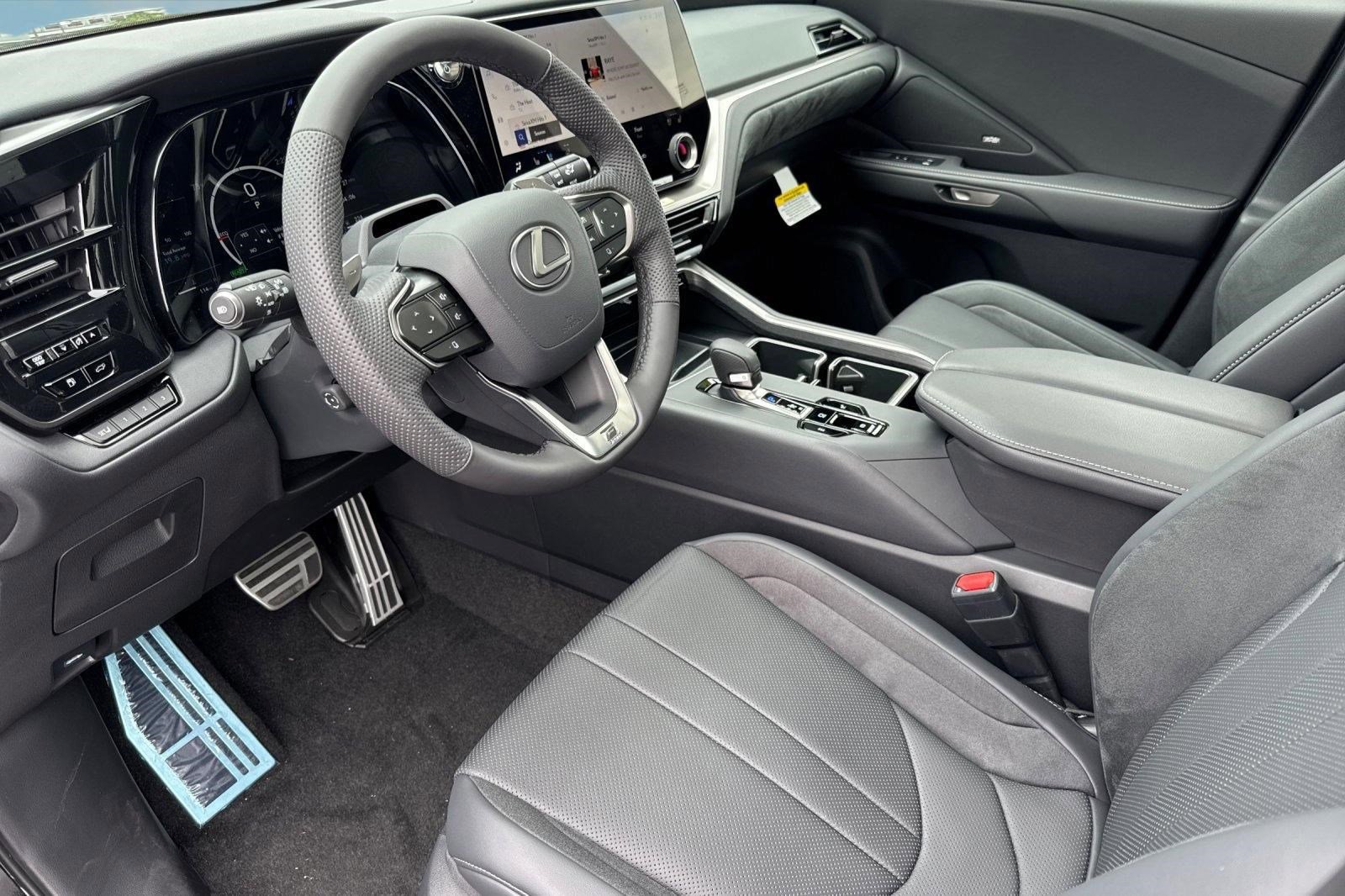 New 2026 Lexus TX 500h AWD image 4