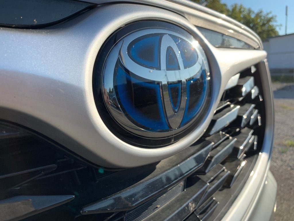 Used 2021 Toyota Highlander XLE AWD/4WD image 39