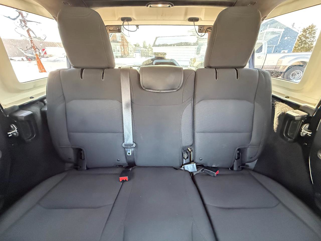 Used 2018 Jeep Wrangler Unlimited Sahara AWD/4WD image 14