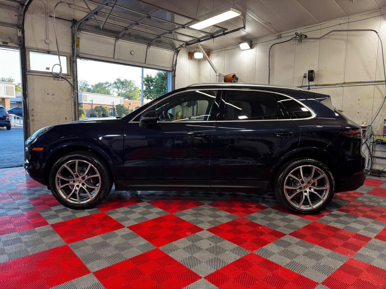 Used 2019 Porsche Cayenne AWD image 4
