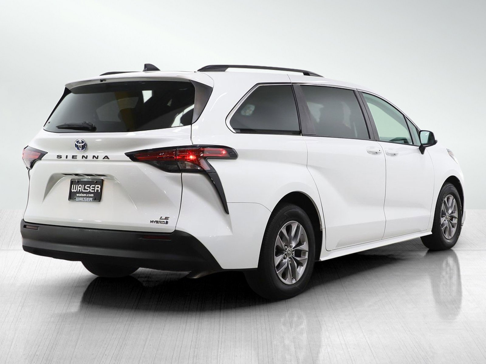 Used 2022 Toyota Sienna LE FWD image 5