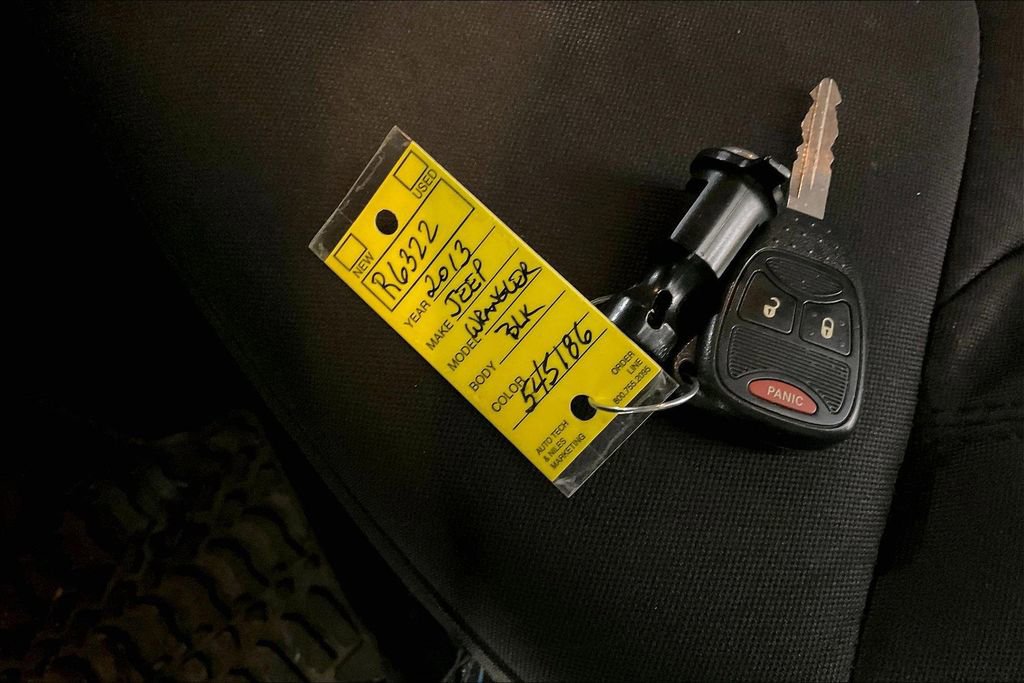 Used 2013 Jeep Wrangler Unlimited Sport image 8