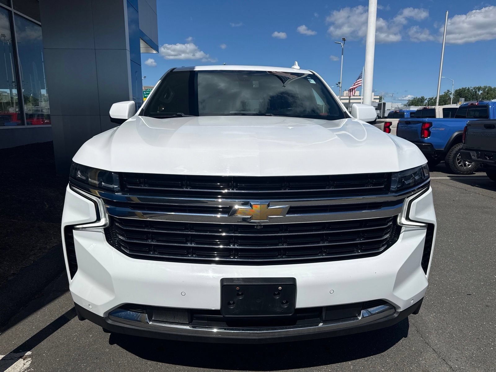 Used 2022 Chevrolet Tahoe LT w/ Luxury Package AWD/4WD image 3