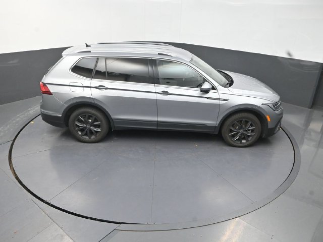Used 2023 Volkswagen Tiguan SE FWD image 30