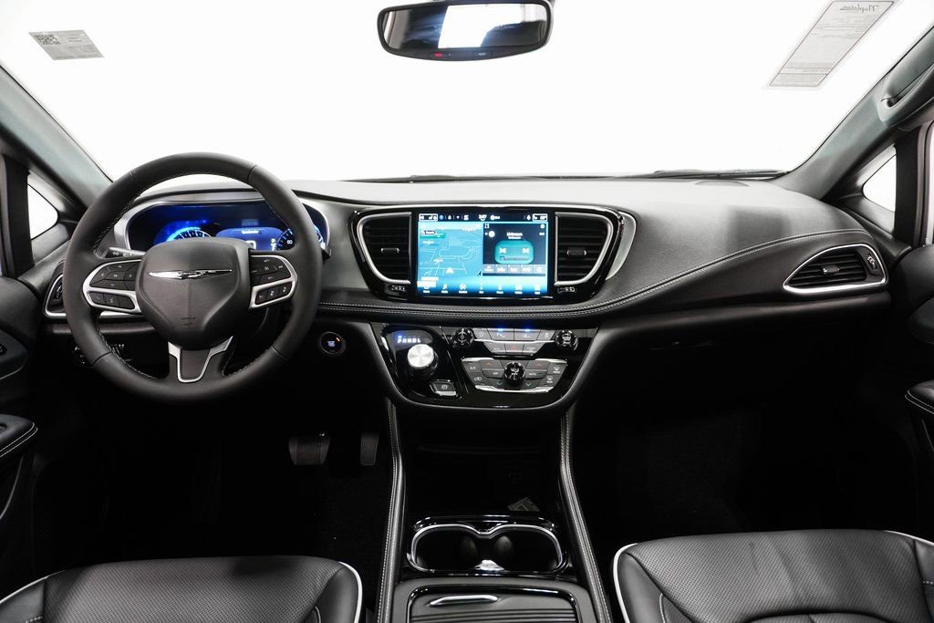 New 2026 Chrysler Pacifica Limited image 14