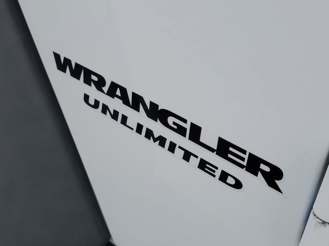 Used 2017 Jeep Wrangler Unlimited Rubicon w/ Cold Weather Group AWD/4WD image 31