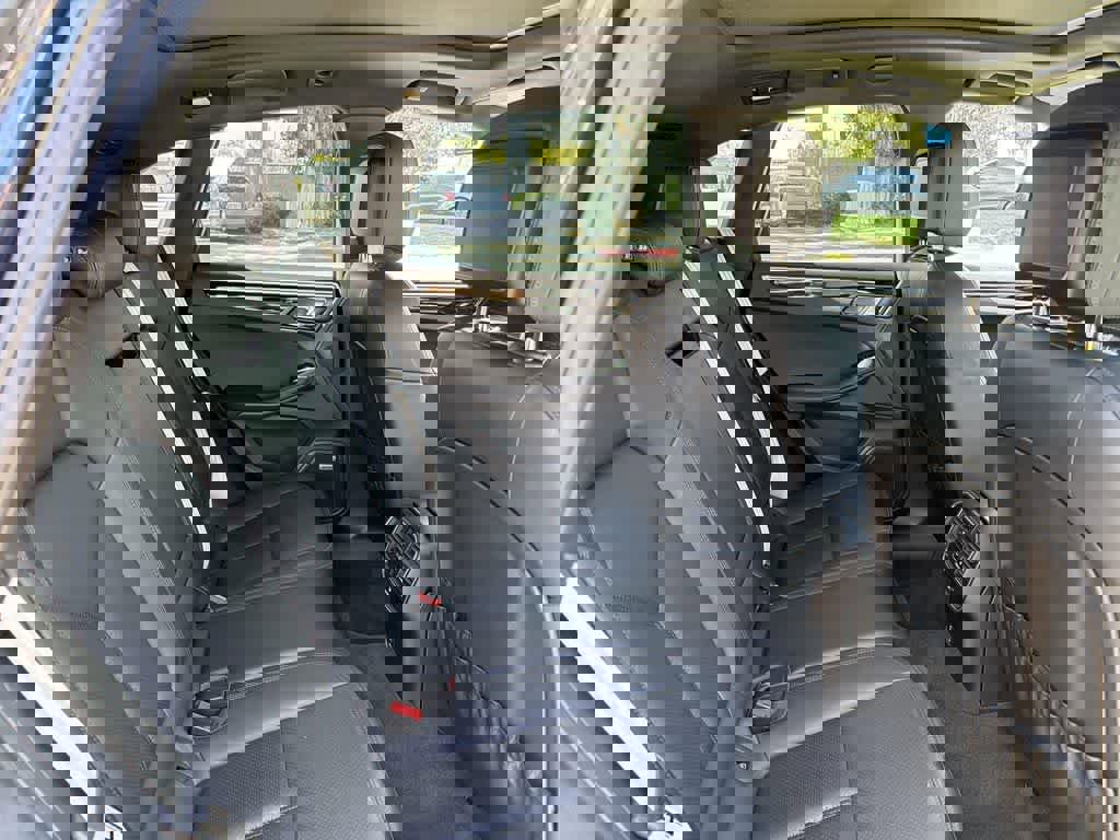 Used 2022 Porsche Macan image 34