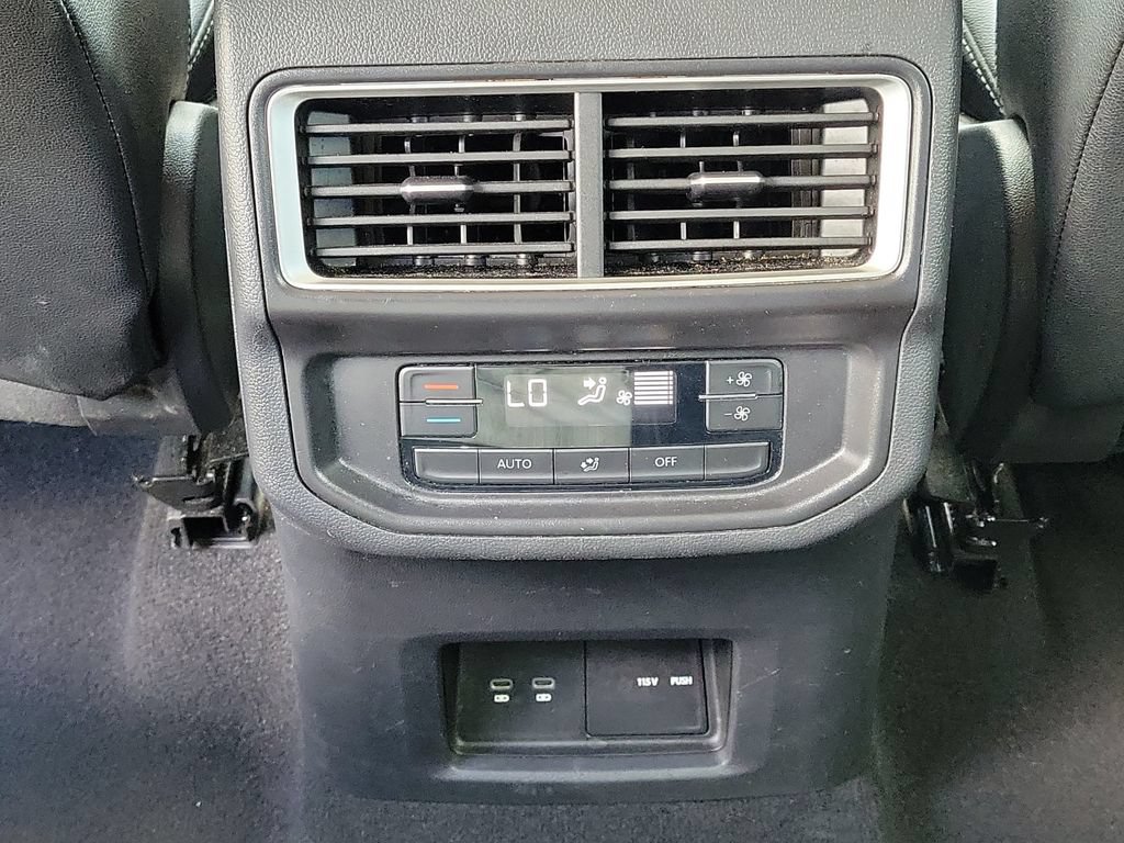 Used 2025 Volkswagen Atlas SE FWD image 13
