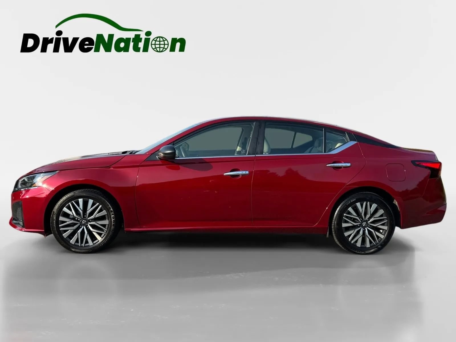 Used 2025 Nissan Altima 2.5 SV FWD image 8