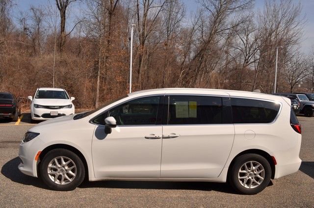 Used 2023 Chrysler Voyager LX image 5