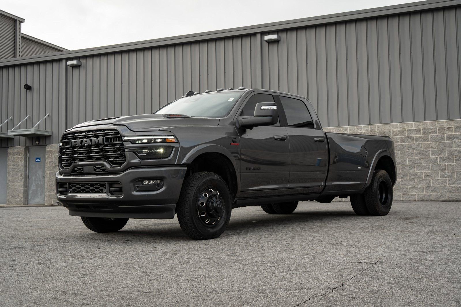 Used 2025 RAM 3500 Limited image 8