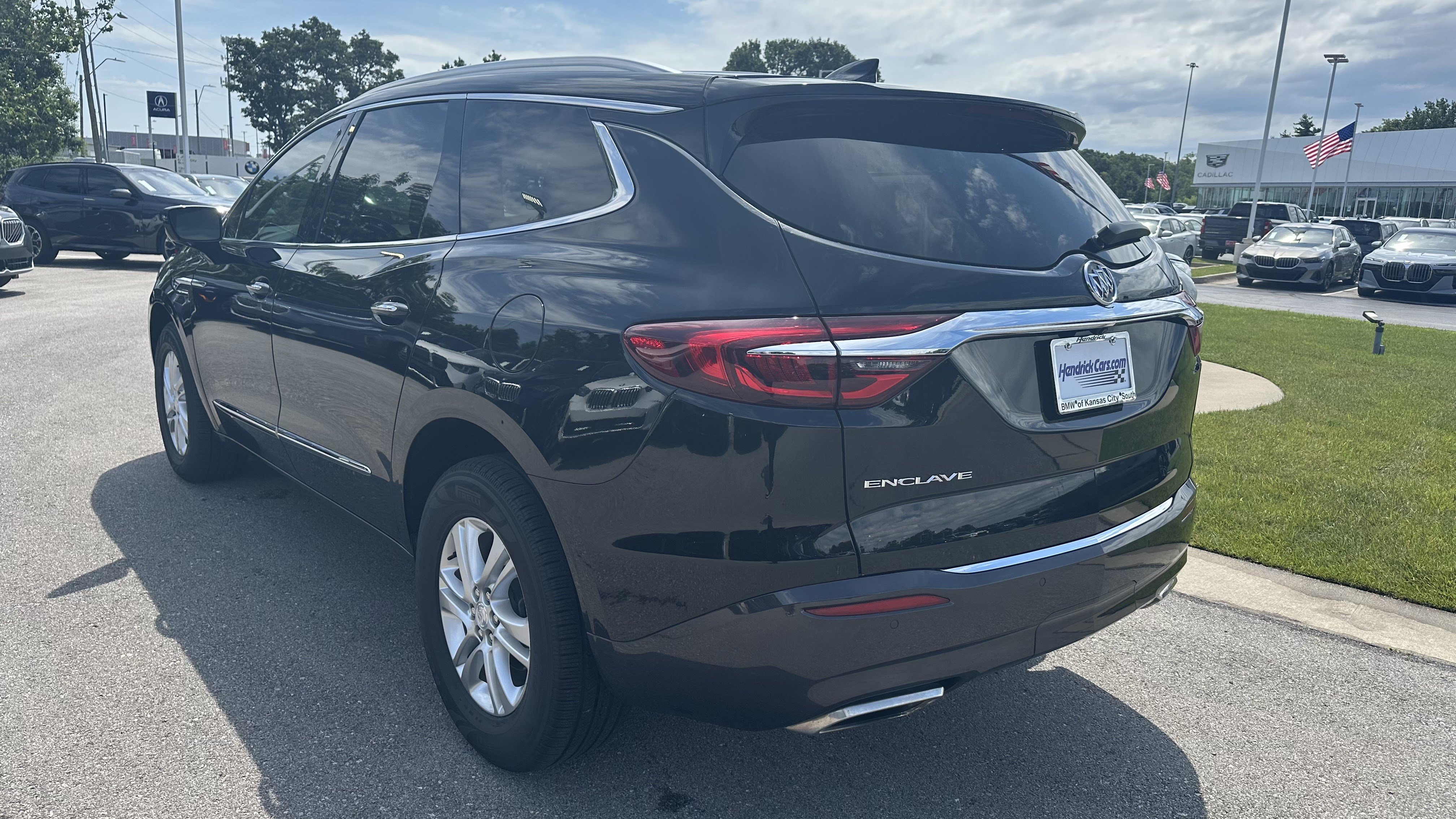 Used 2021 Buick Enclave Essence w/ Sound and Sites Package FWD image 8