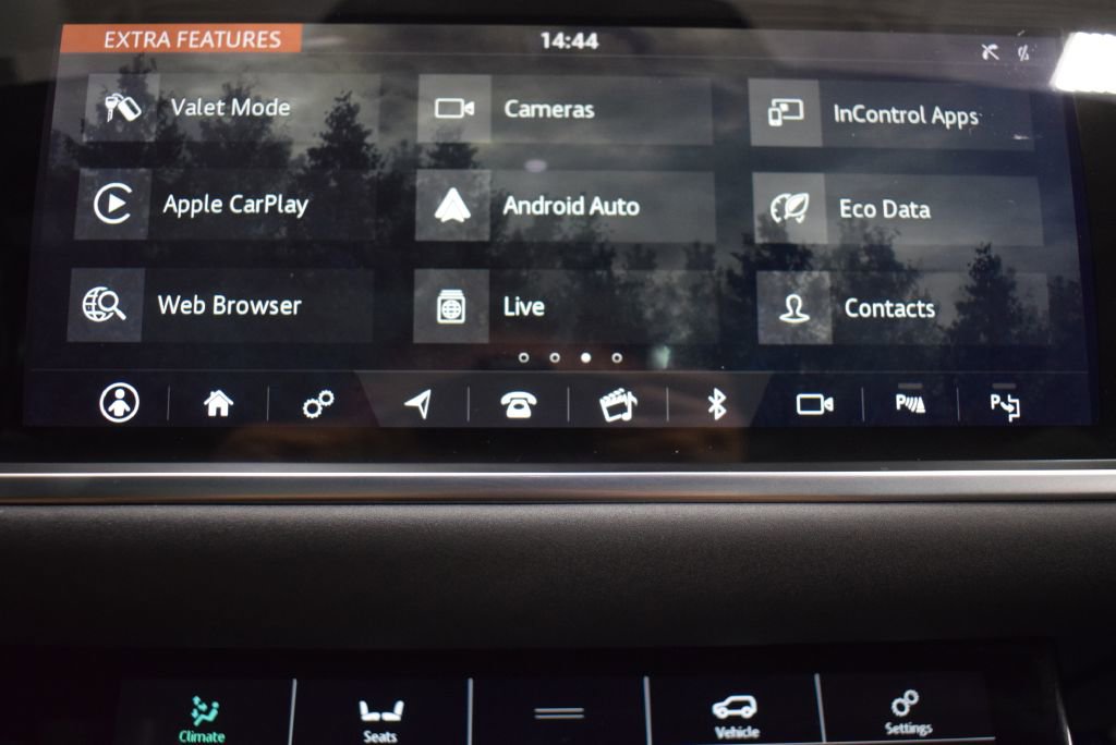 Used 2020 Land Rover Range Rover Evoque SE image 24