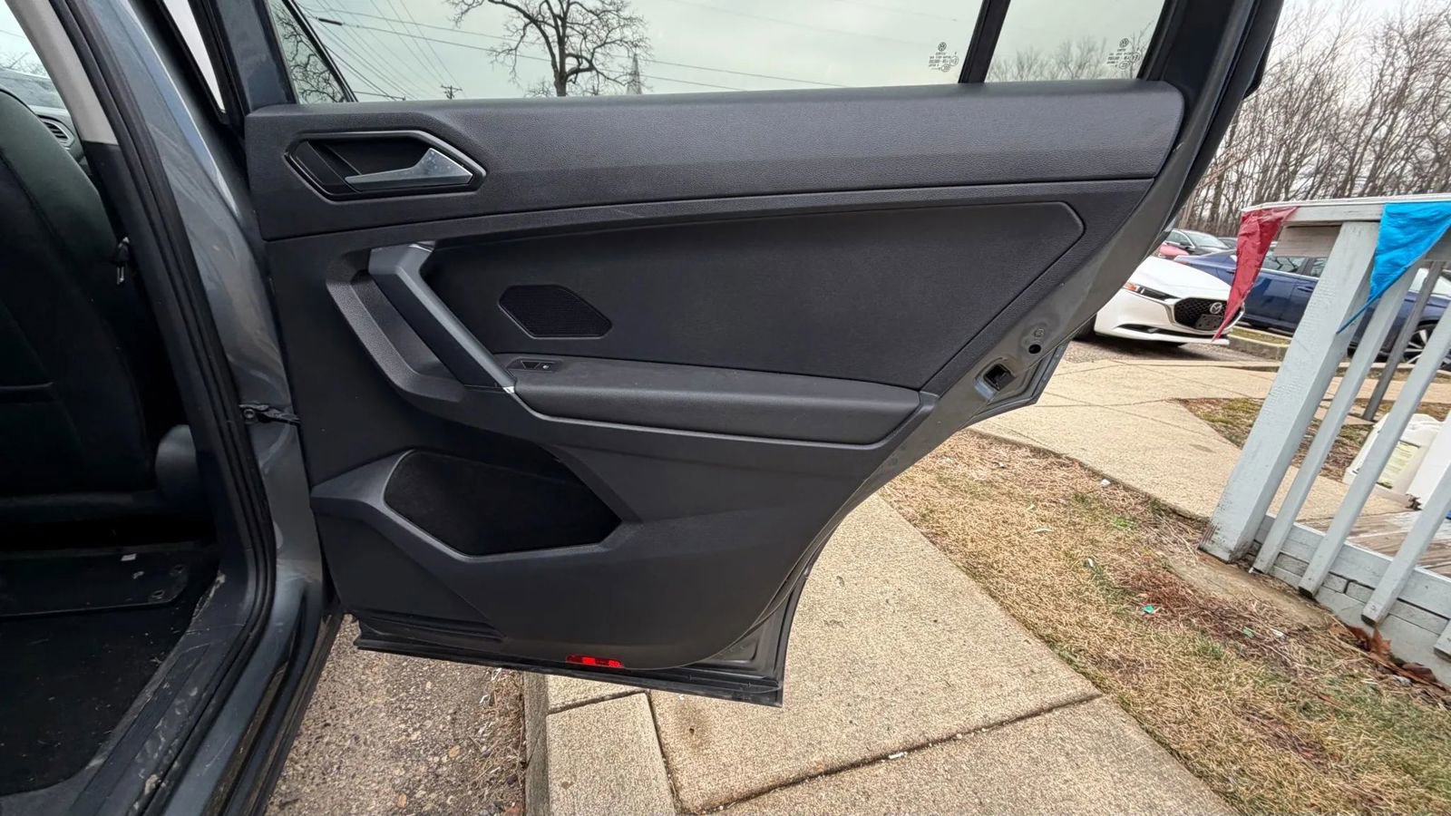 Used 2018 Volkswagen Tiguan SE w/ Panoramic Sunroof Package image 23