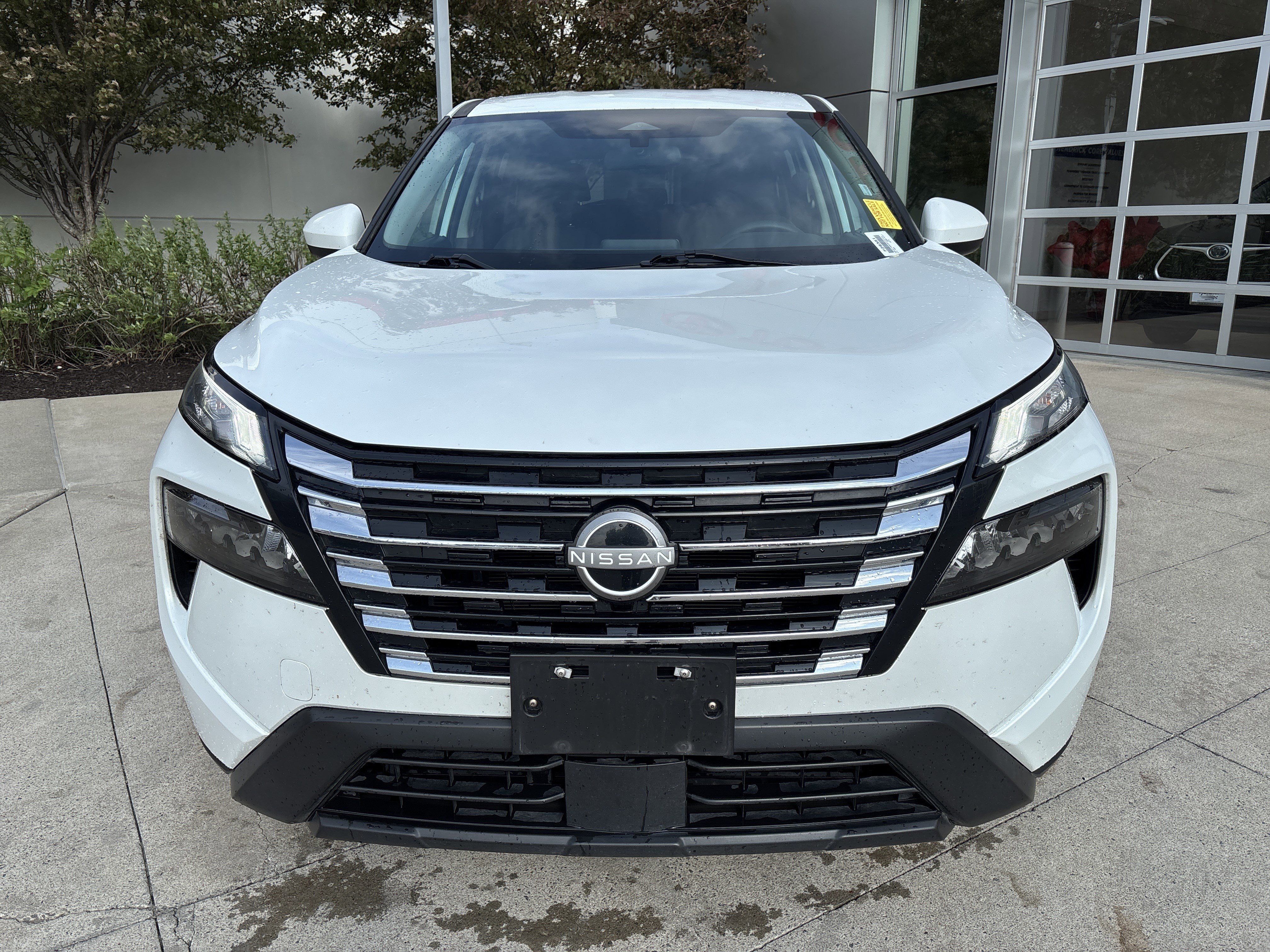 Used 2024 Nissan Rogue SV AWD/4WD image 5