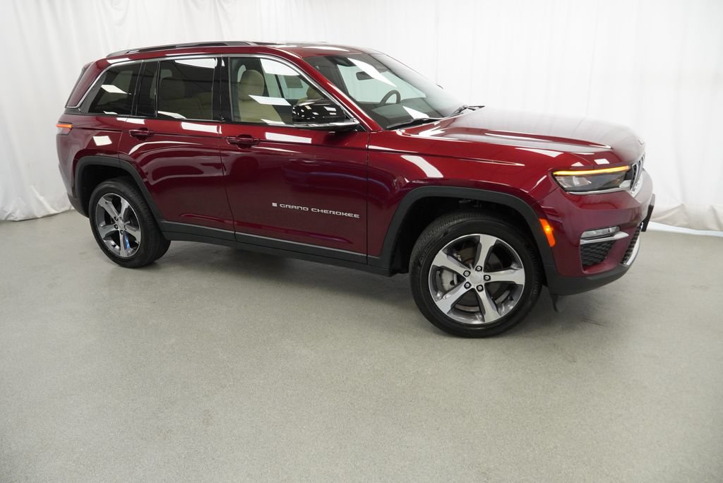 Certified 2025 Jeep Grand Cherokee Limited AWD/4WD image 10