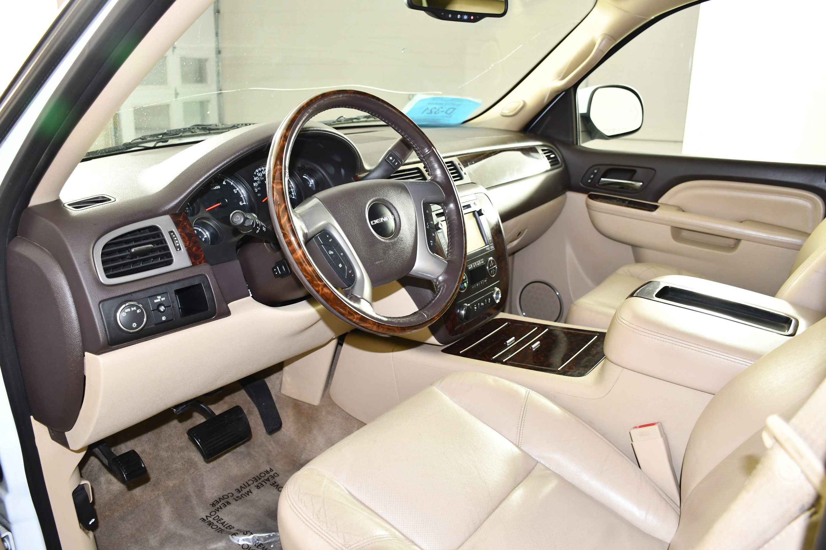 Used 2012 GMC Yukon Denali AWD/4WD image 2