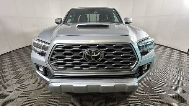 Used 2022 Toyota Tacoma TRD Sport w/ TRD Premium Sport Package AWD/4WD image 7