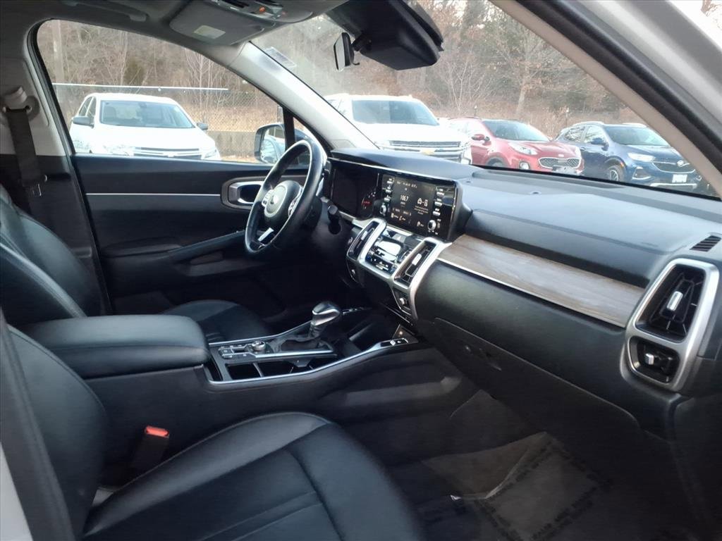Used 2021 Kia Sorento EX w/ Panoramic Sunroof Package image 17