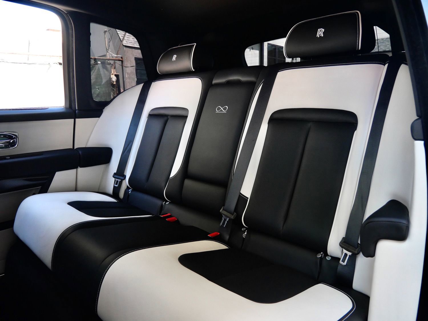 Used 2022 Rolls-Royce Cullinan Black Badge w/ Dark Exterior Package AWD/4WD image 9