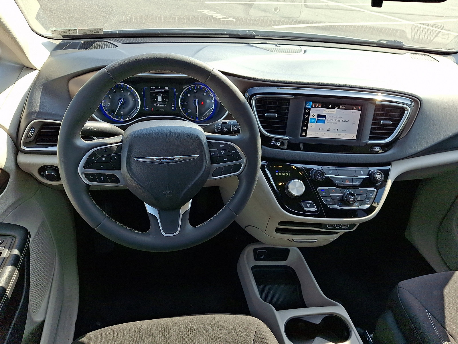 Used 2022 Chrysler Voyager LX FWD image 12