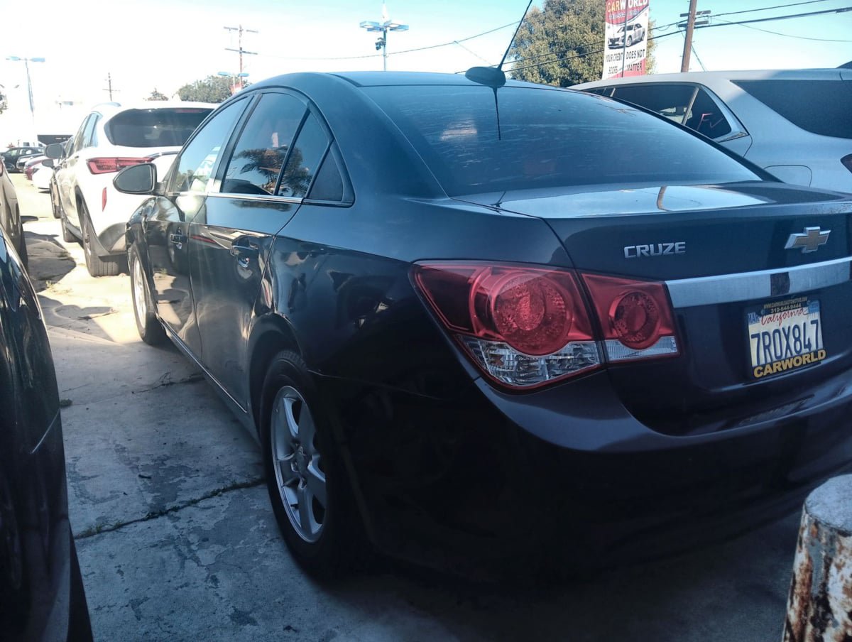 Used 2016 Chevrolet Cruze LT FWD image 3