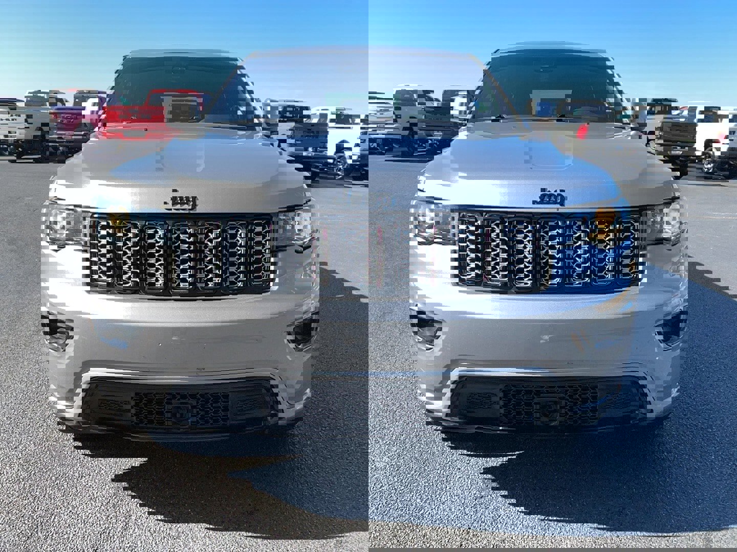 Used 2021 Jeep Grand Cherokee Laredo X image 2