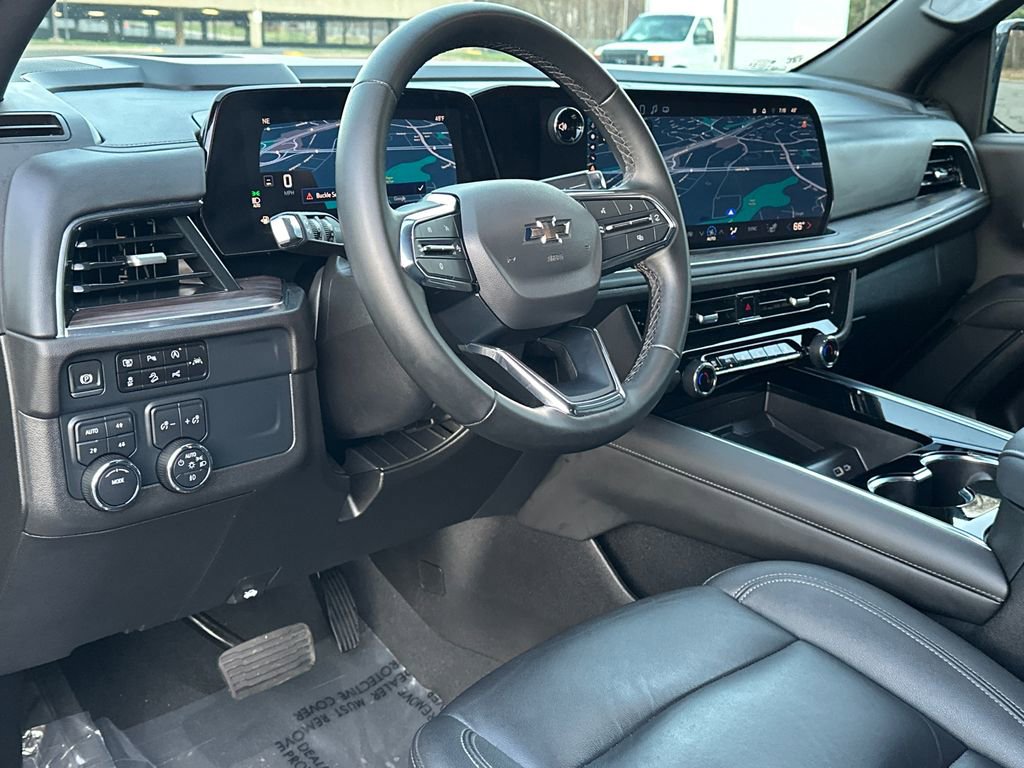Used 2025 Chevrolet Suburban Z71 image 21