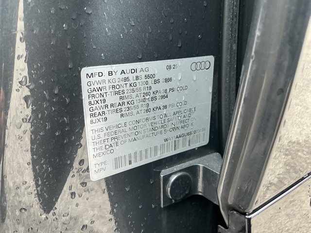 Used 2025 Audi Q5 Premium w/ Convenience Package image 15