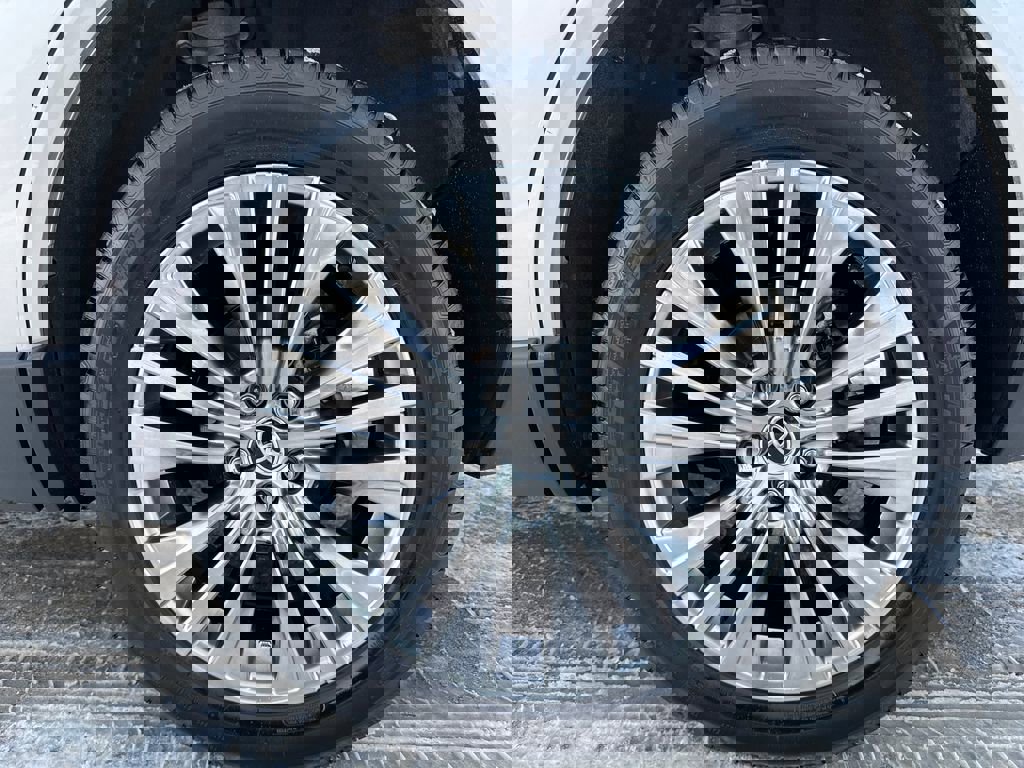 Used 2021 Toyota Venza Limited image 12