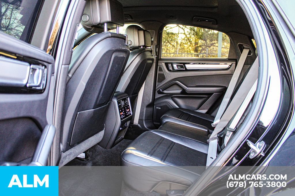 Used 2023 Porsche Cayenne Platinum Edition image 16