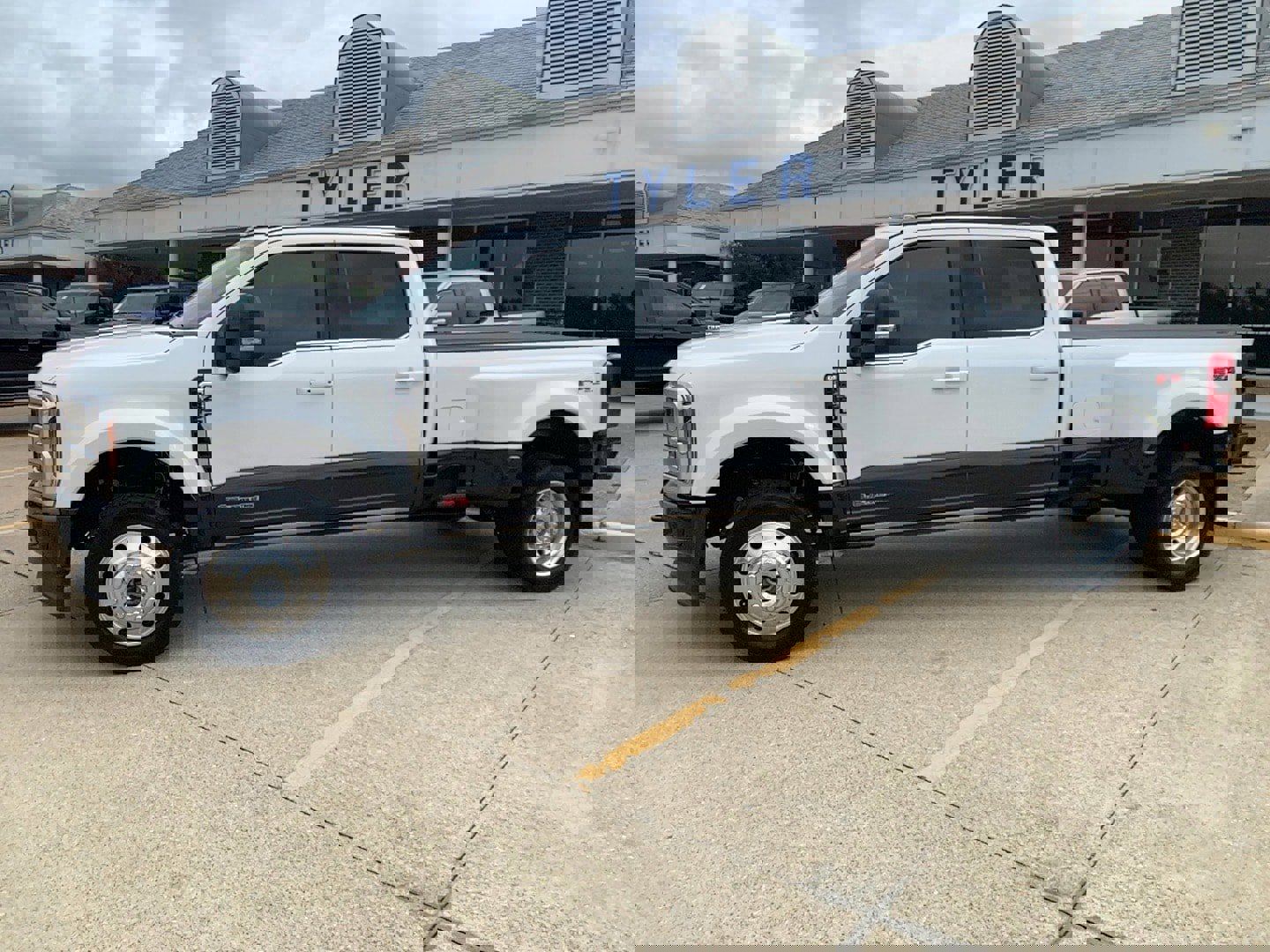 Used 2025 Ford F450 King Ranch w/ FX4 Off-Road Package image 6