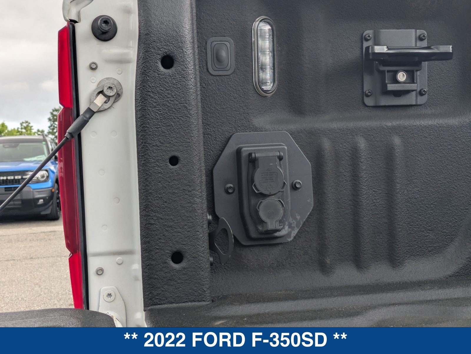 Used 2022 Ford F350 Lariat w/ Lariat Ultimate Package AWD/4WD image 15