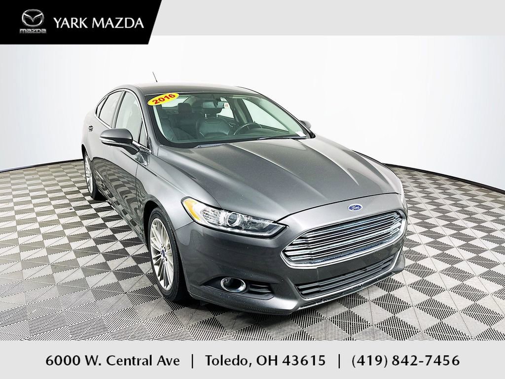 Used 2016 Ford Fusion SE w/ Equipment Group 202A image 1