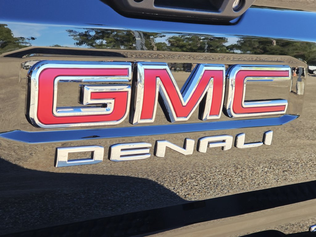 New 2026 GMC Canyon Denali AWD/4WD image 8