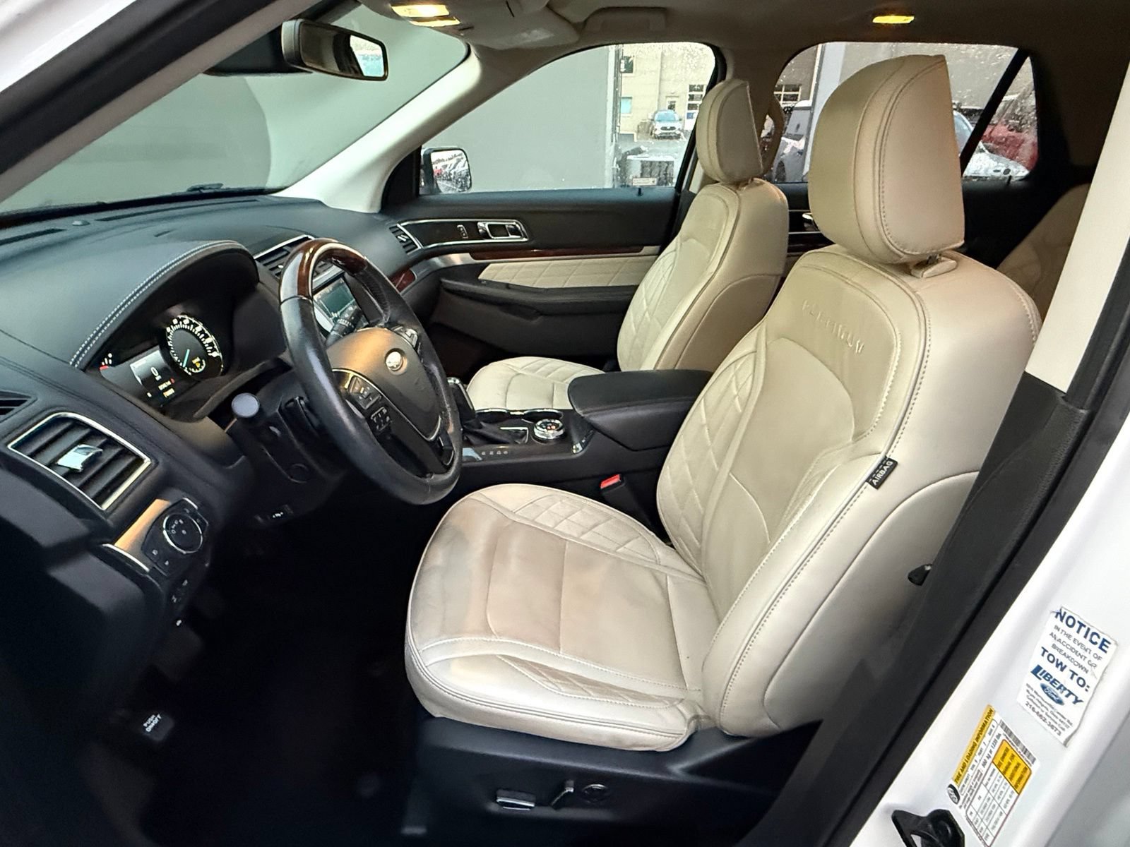 Used 2018 Ford Explorer Platinum AWD/4WD image 13