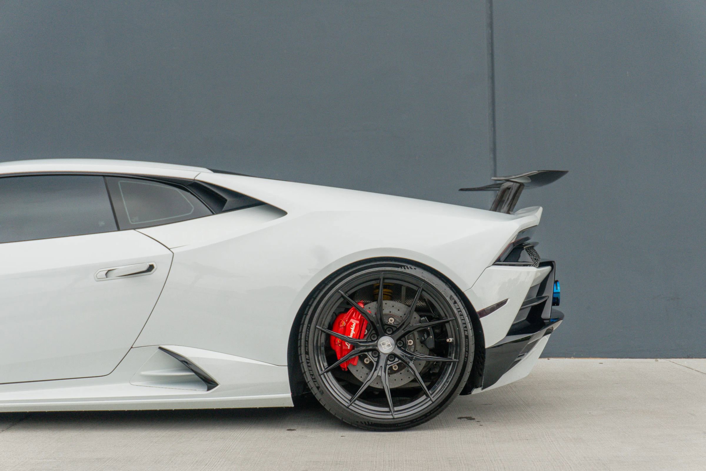 Used 2020 Lamborghini Huracan EVO image 17