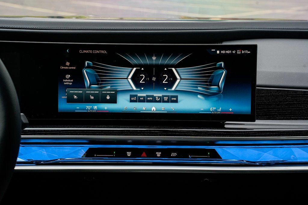 Used 2026 BMW i7 xDrive60 w/ Executive Package image 12