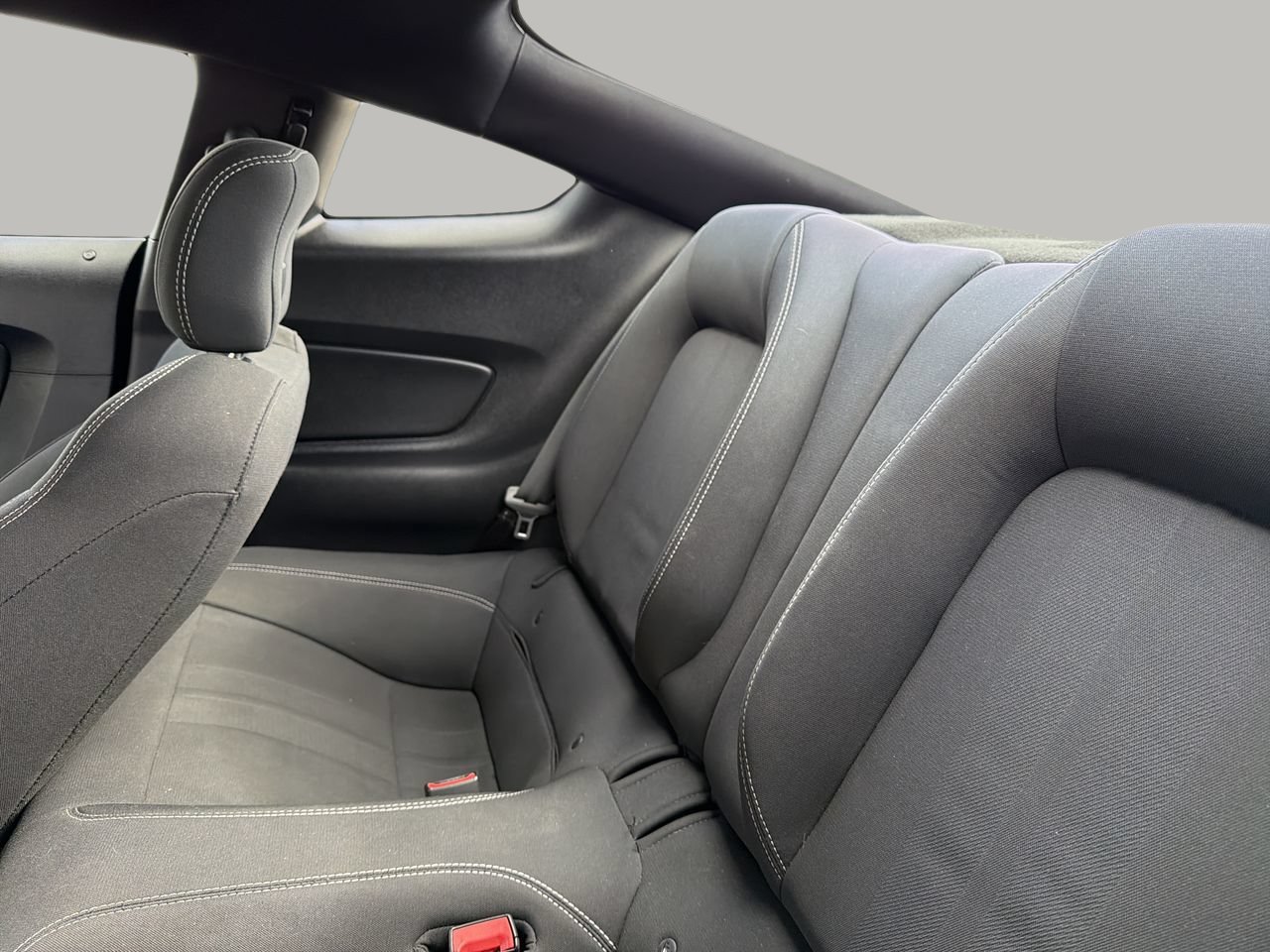 Used 2018 Ford Mustang Coupe RWD image 15