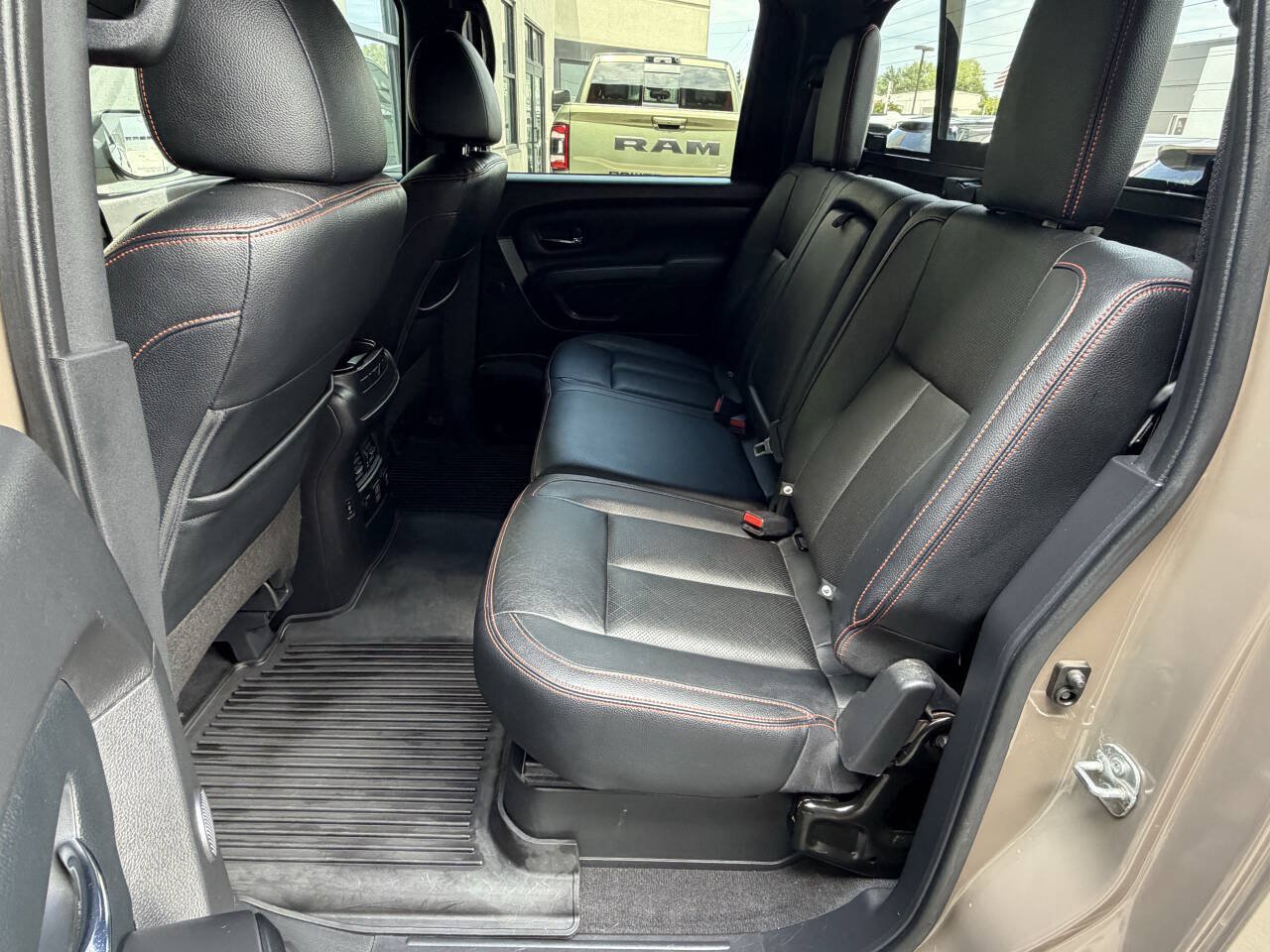 Used 2022 Nissan Titan PRO-4X w/ Pro-4x Convenience Package AWD/4WD image 17