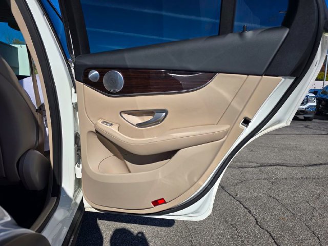 Used 2018 Mercedes-Benz GLC 300 4MATIC image 19