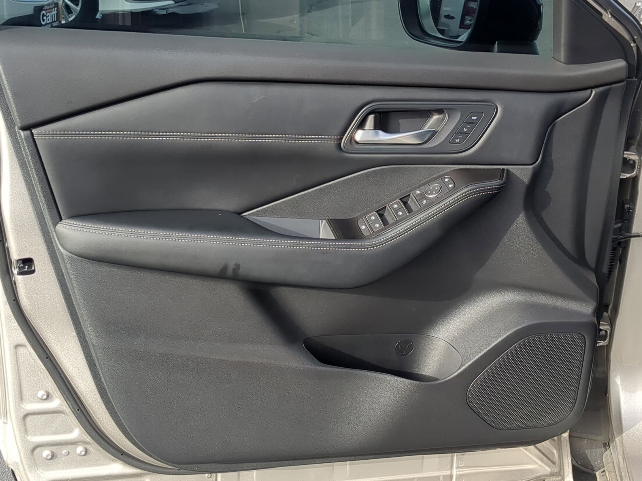 Used 2025 Nissan Rogue SL w/ Tech Package image 14