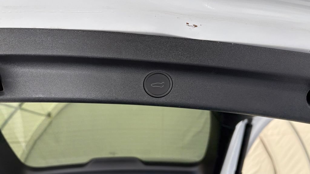 Used 2024 Tesla Model Y Long Range AWD/4WD image 8