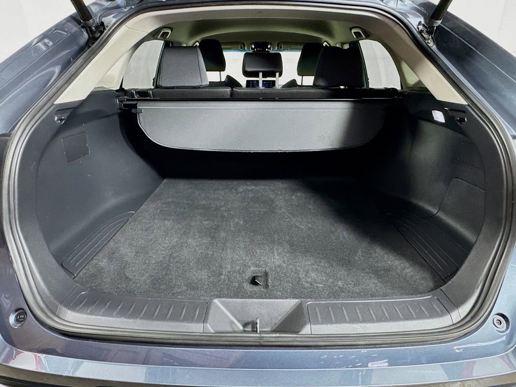 Used 2022 Toyota Venza LE image 29