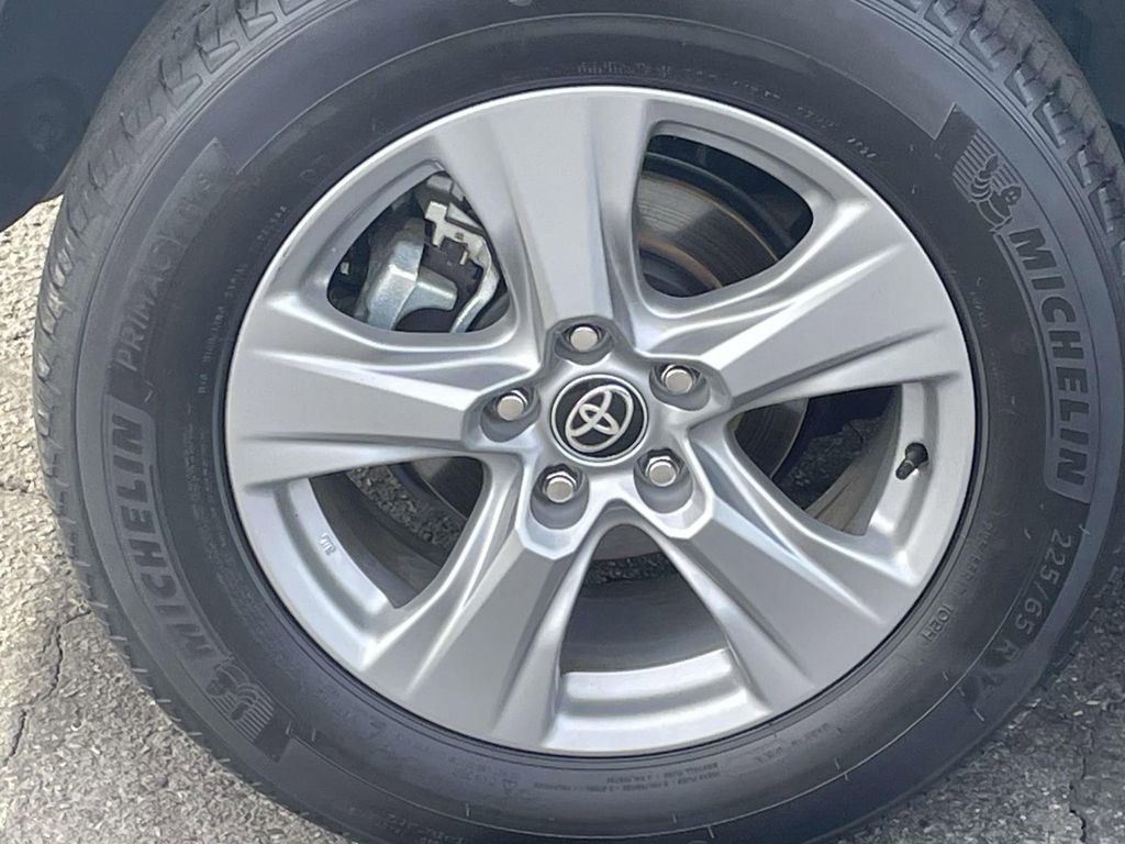 Used 2025 Toyota RAV4 XLE image 13