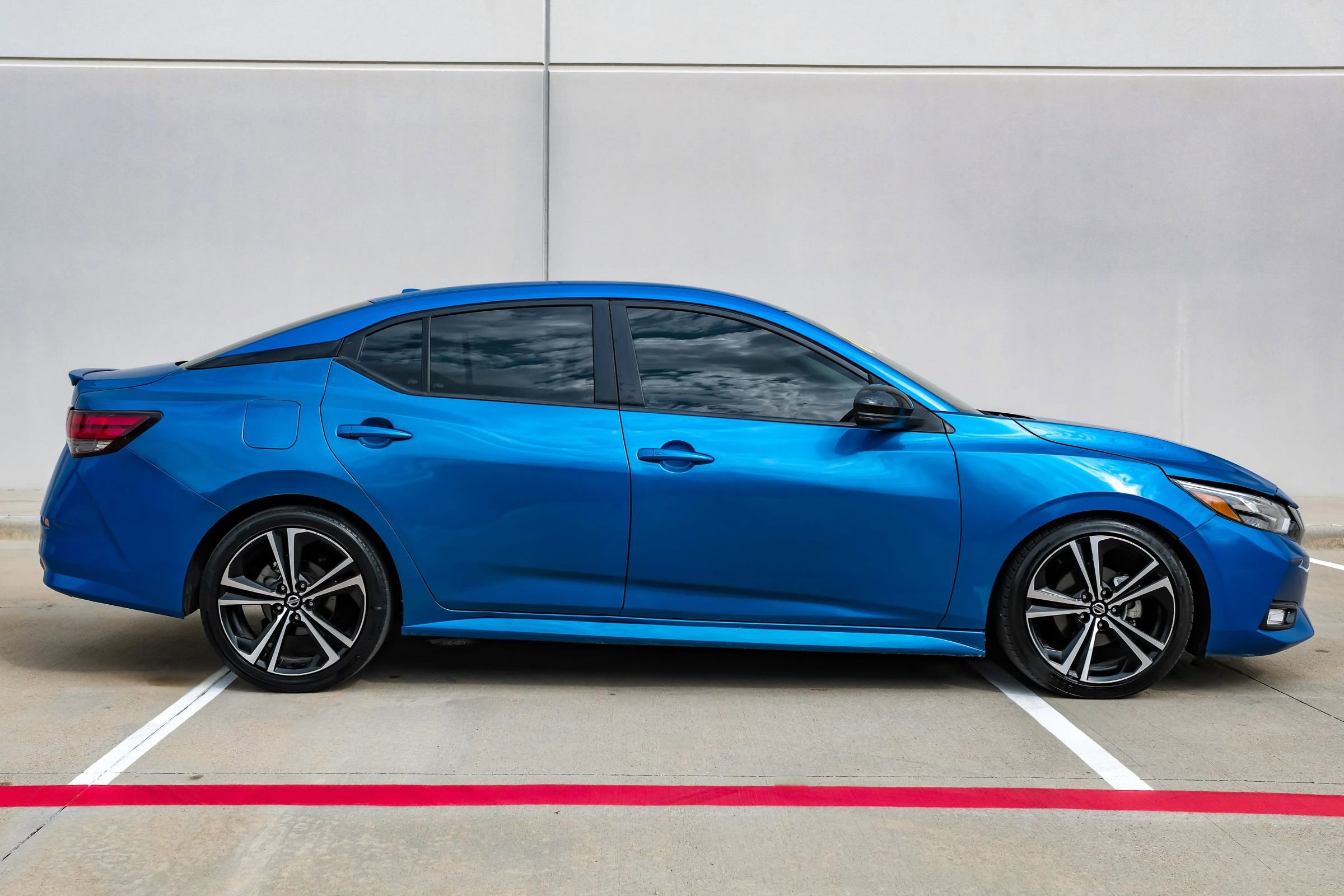 Used 2020 Nissan Sentra SR image 2