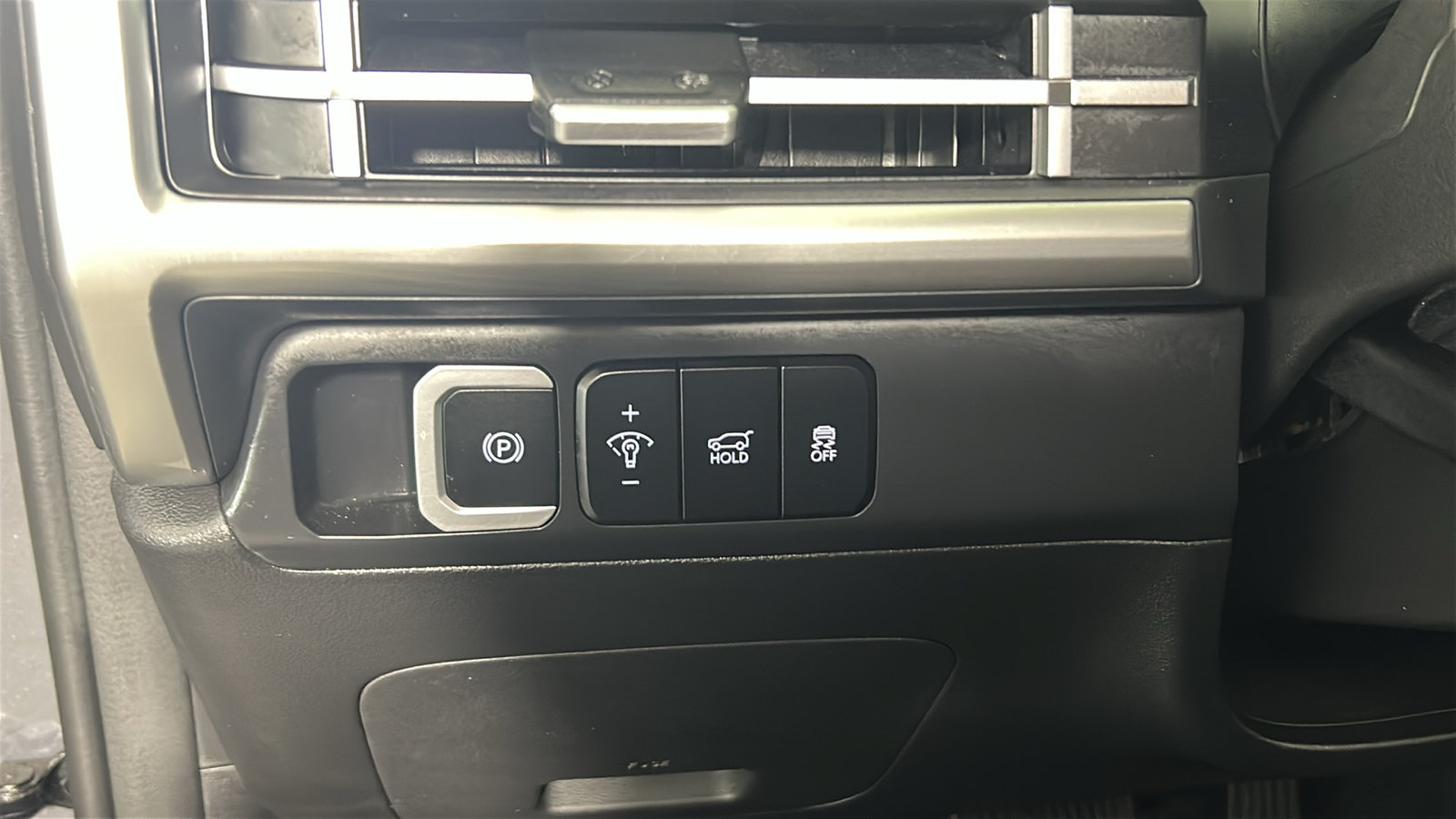 Used 2025 Hyundai Santa Fe SEL FWD image 24
