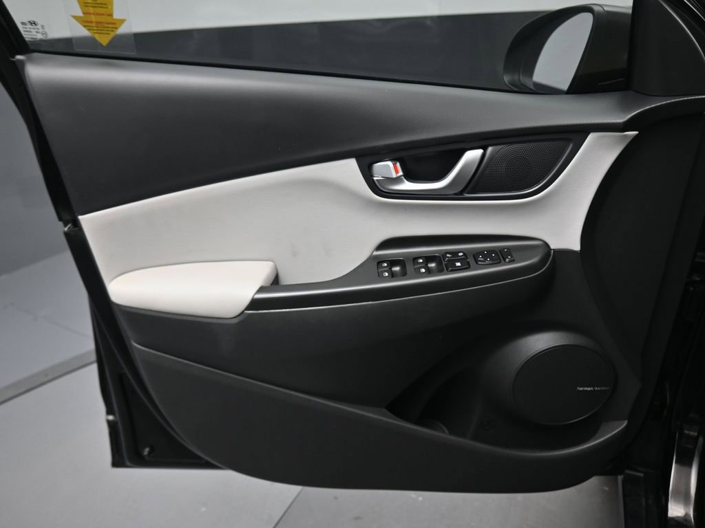 Used 2023 Hyundai Kona Limited w/ Cargo Package FWD image 9