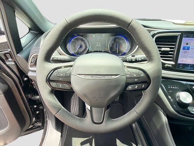 New 2027 Chrysler Pacifica Limited FWD image 11