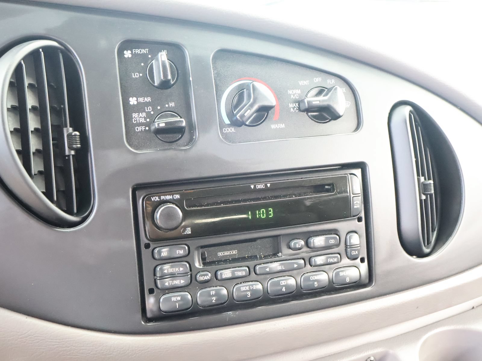 Used 2000 Ford E-150 and Econoline 150 RWD image 38